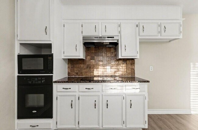 Building Photo - 4900 Ridgeline Dr