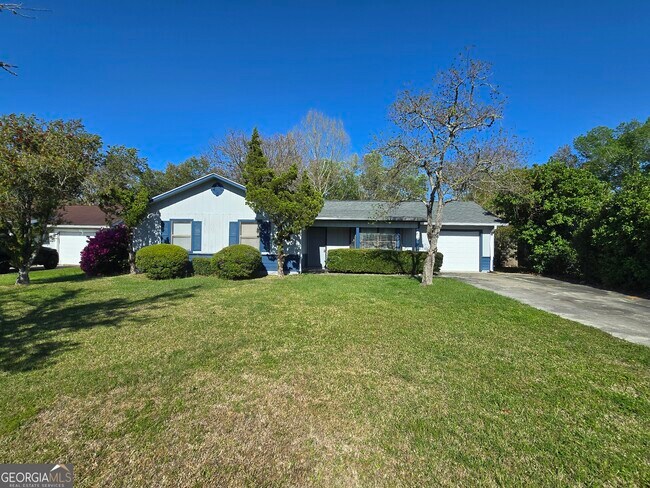 Building Photo - 425 Sunnyside Dr