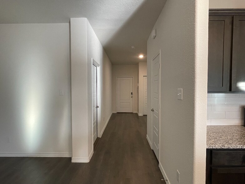 Building Photo - 759 Philadelphia St