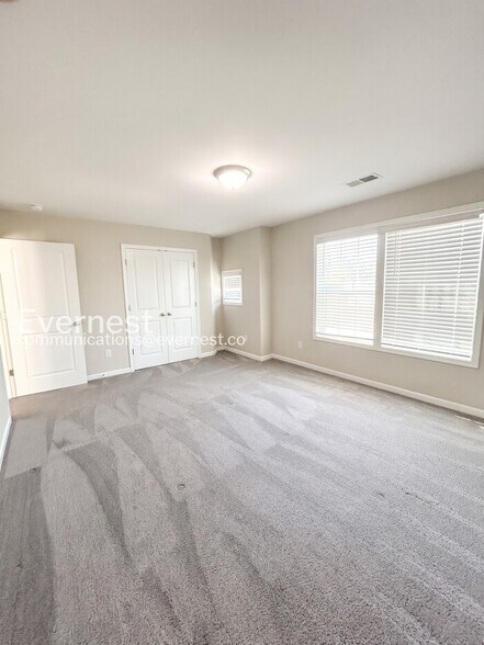 Building Photo - 1025 Burton Point Ct