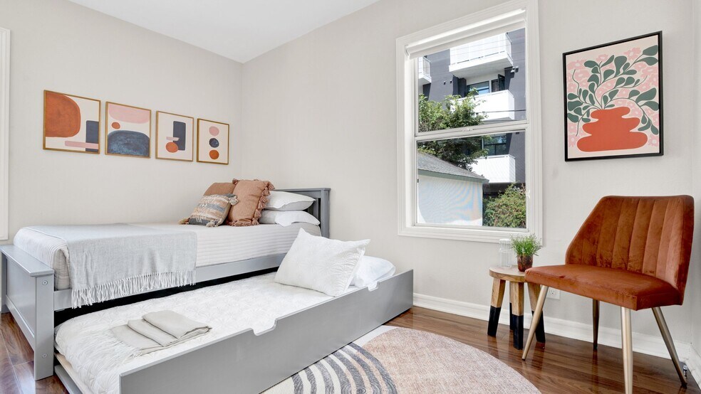 Building Photo - 724 Gramercy Dr