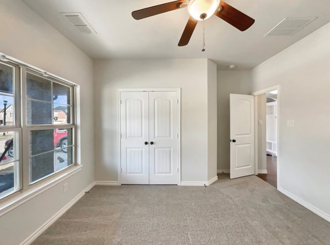 Building Photo - 1305 Freesia Dr