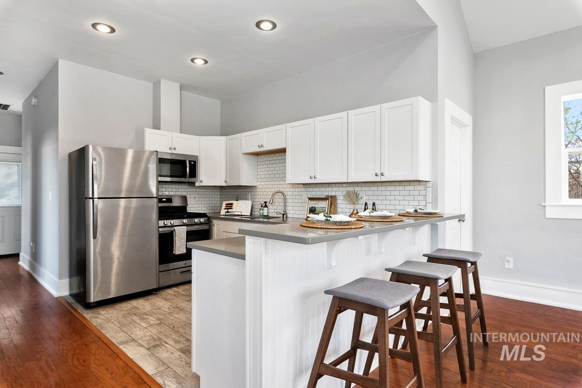 Building Photo - 2216 S Longmont Ave