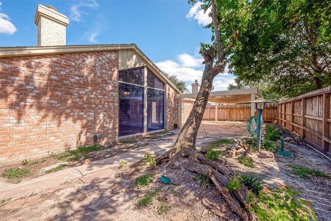 Building Photo - 365 Champions Colony III St