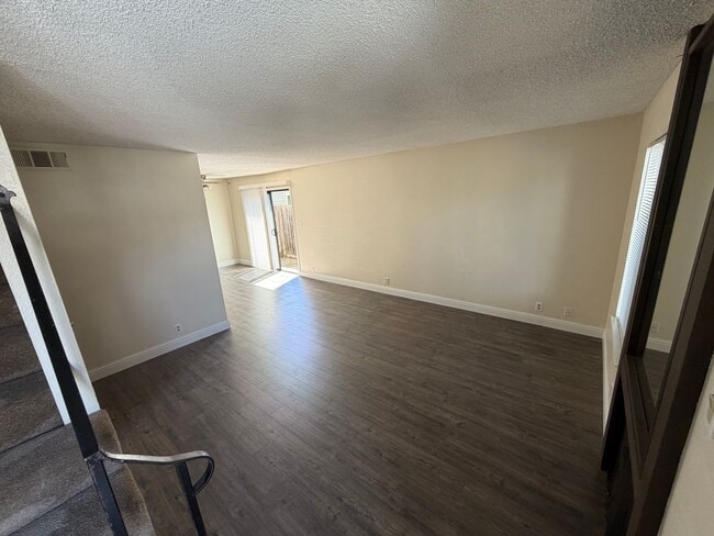 Building Photo - 2 bedroom | 1.5 bathroom | Citrus Heights Town Home