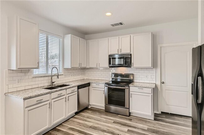 Building Photo - 1104 Canoe Cove