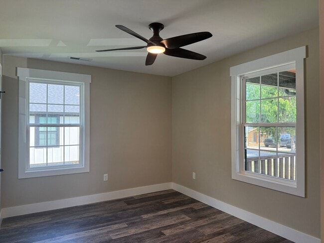 Building Photo - Newer One-Level Home Near Downtown Black Mountain