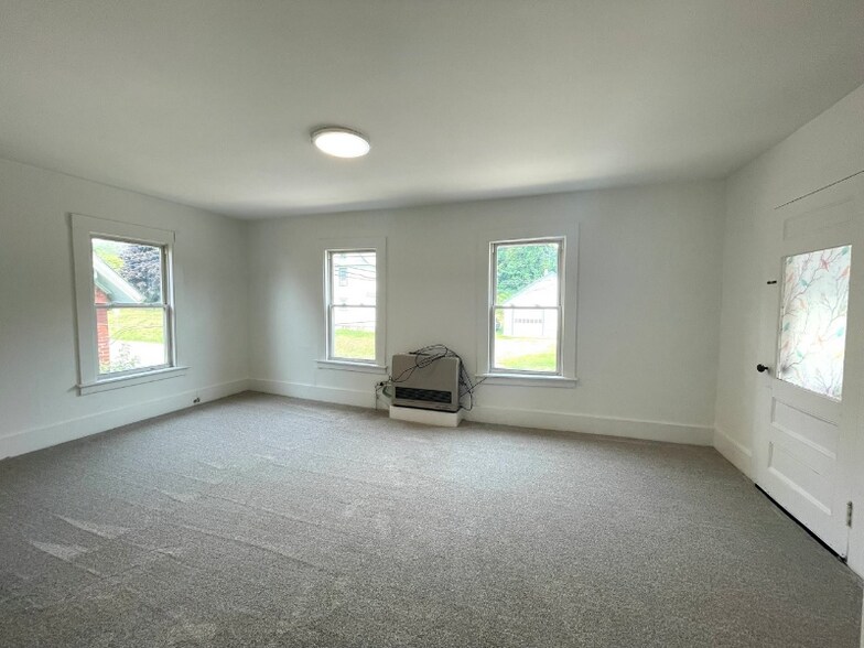 Building Photo - 184 Malletts Bay Ave