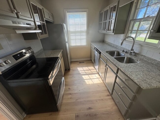 Building Photo - 245 Beechwood Cir