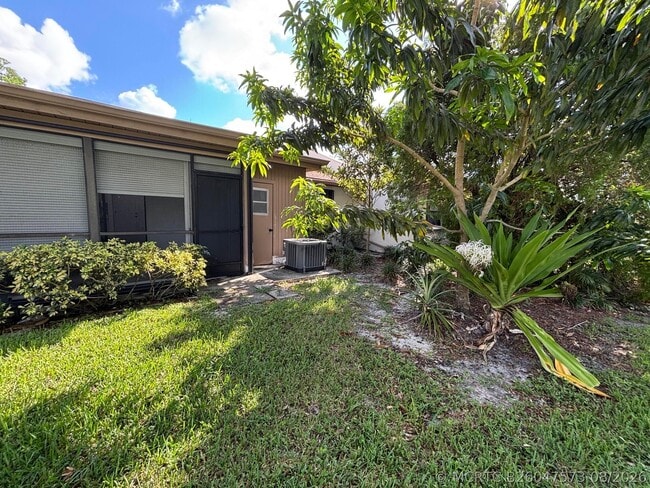 Building Photo - 6132 Fairfield Cir