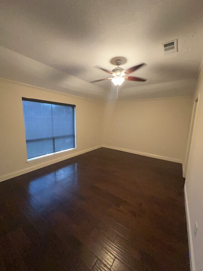 Building Photo - 7402 Wood Bluff Blvd