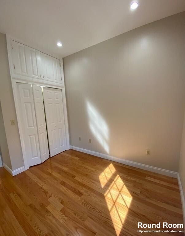 Building Photo - 261 W 2nd St