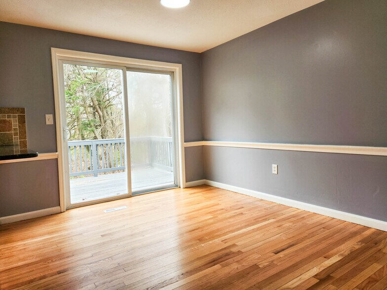 Building Photo - 67 Burgundy Dr