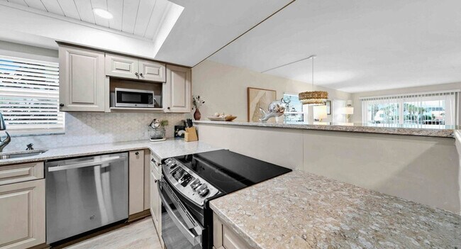 Building Photo - 925 Whelk Ct