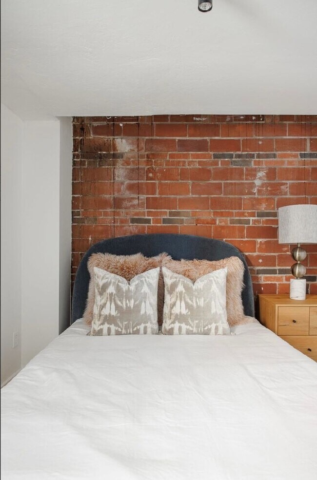 Building Photo - One bedroom loft in Midtown OKC!