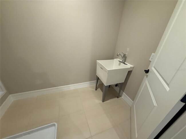 Building Photo - 455 Winter Grv Blvd