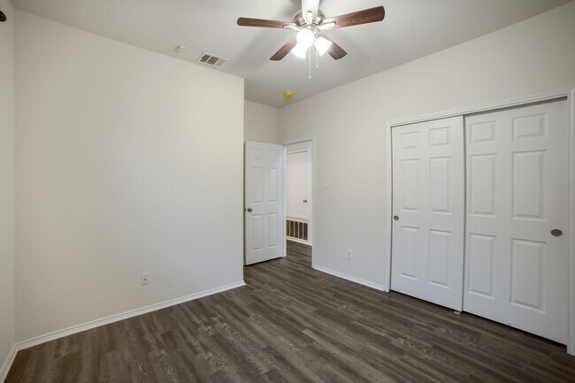 Building Photo - 27110 Saddlefoot Way