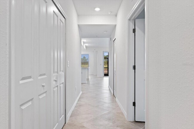 Building Photo - 12440 Wellen Golf St