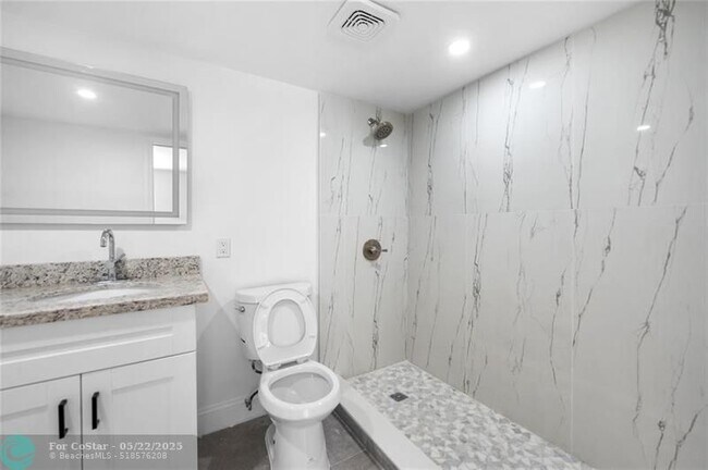 Building Photo - 2202 Lucaya Bend
