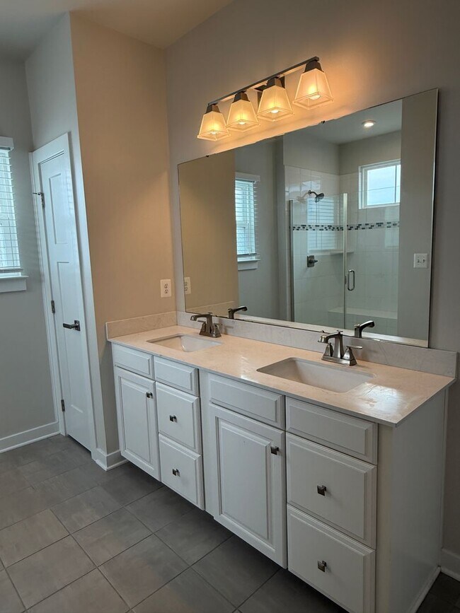 Building Photo - Stunning Greenleigh Home with 4 Bedrooms, 4.5 Baths & Designer Kitchen