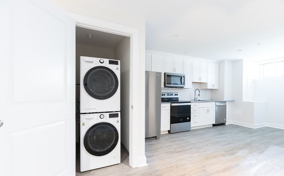 Building Photo - 701 8th St NE