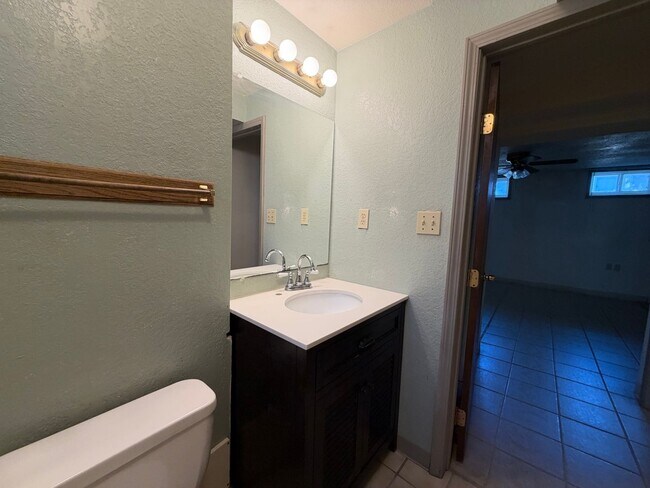 Building Photo - 1208 S Florence Pl