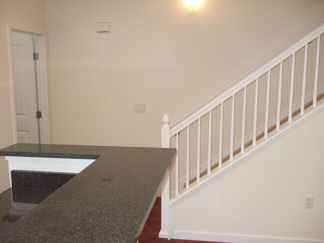 Building Photo - Rare Townhome in Park Hill with 2BR/2.5