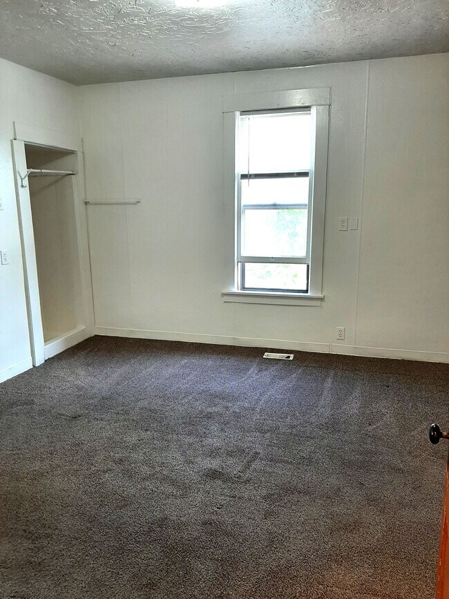 Building Photo - (1614 8th Ave)