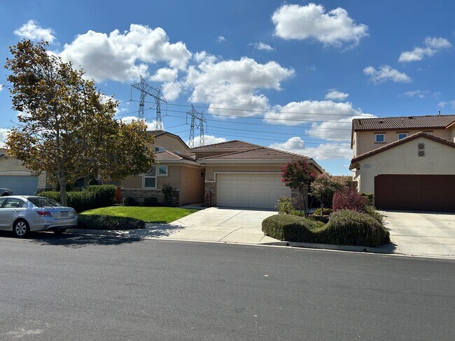 Primary Photo - 1537 Sycamore Dr