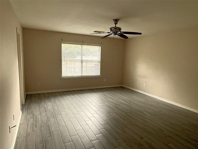 Building Photo - 2019 Pine Croft Dr
