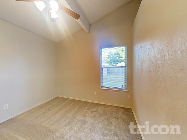 Building Photo - 609 S Walnut Creek Dr