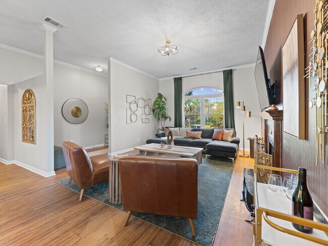 Building Photo - 102 Forestay Ct