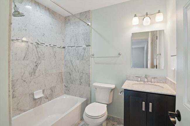 Building Photo - 934 W Huron St