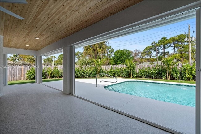 Building Photo - 5923 Loxahatchee Pines Dr