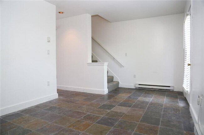 Building Photo - 74 Tell St