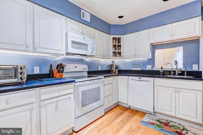 Building Photo - 114 Pinecrest Ln
