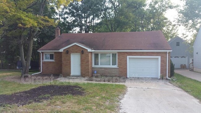 Building Photo - 392 Firwood St