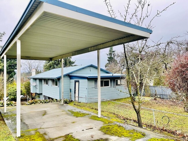 Building Photo - Tranquil House on Quiet South Delridge Street!