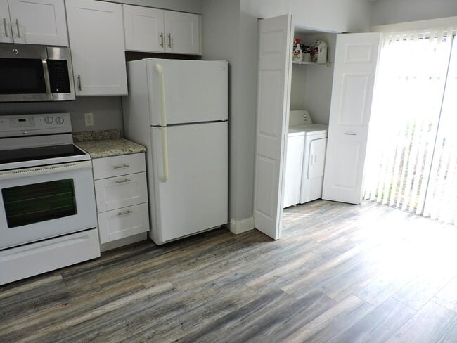 Building Photo - 6198 Riverwalk Ln