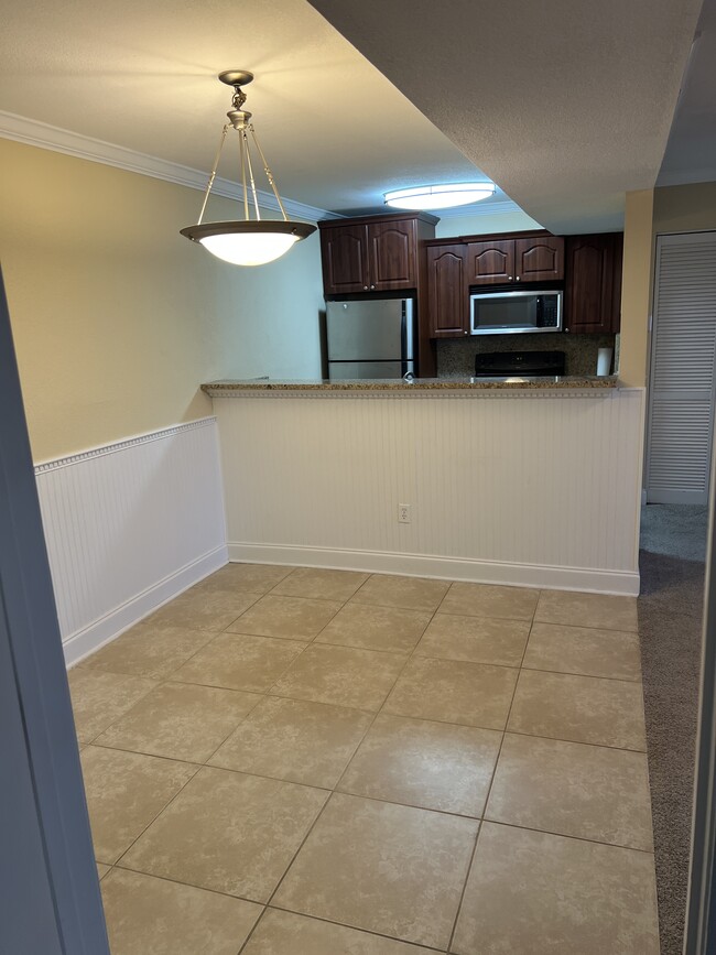 Building Photo - 455 Alt 19