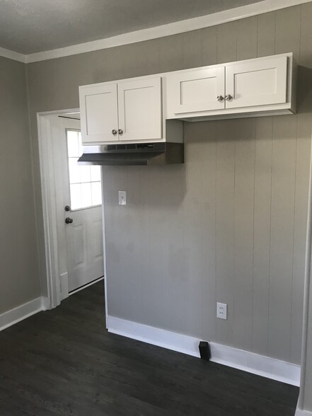 Kitchen - 1010 Washington Ave