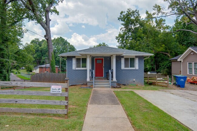 Building Photo - 1055 Peeples St SW
