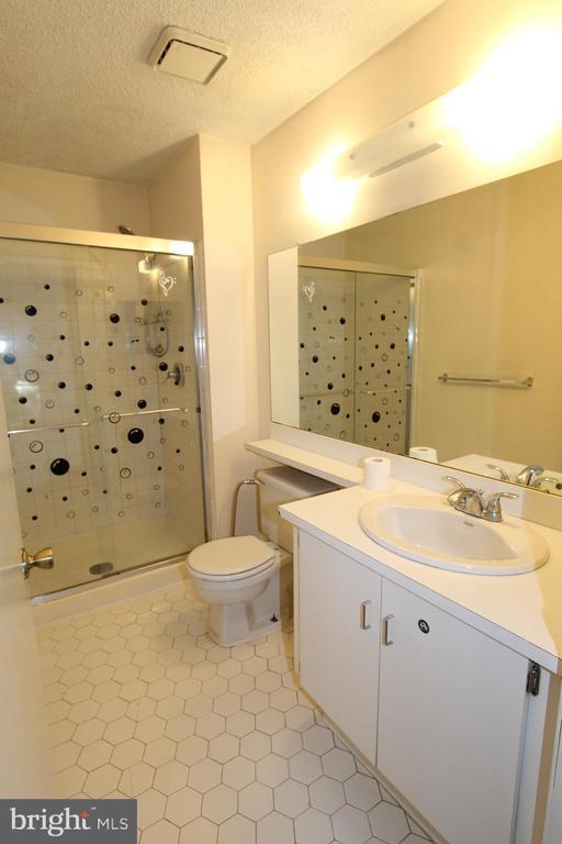 Building Photo - 8 Joyner Ct