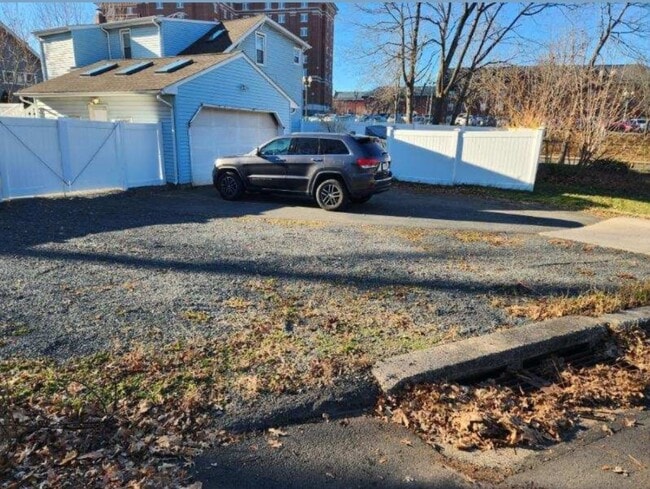 Building Photo - 115 Paul Manafort Dr