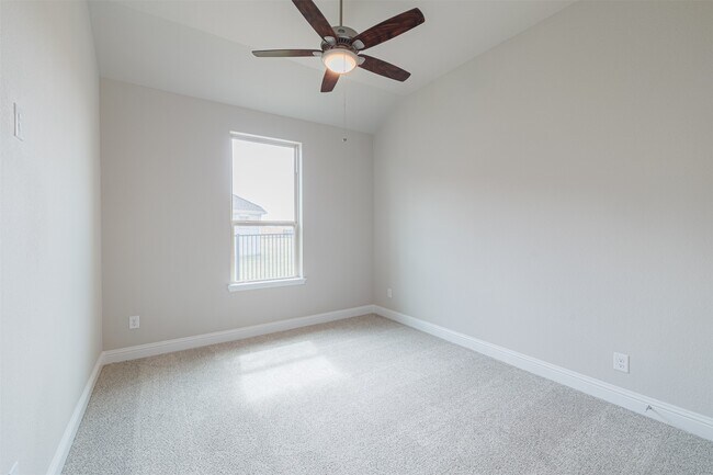Building Photo - 12611 White Pelican Ct