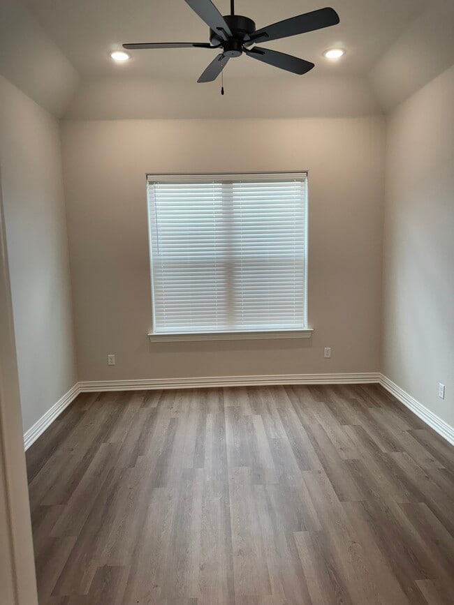 Building Photo - 1416 Page Vly Cir