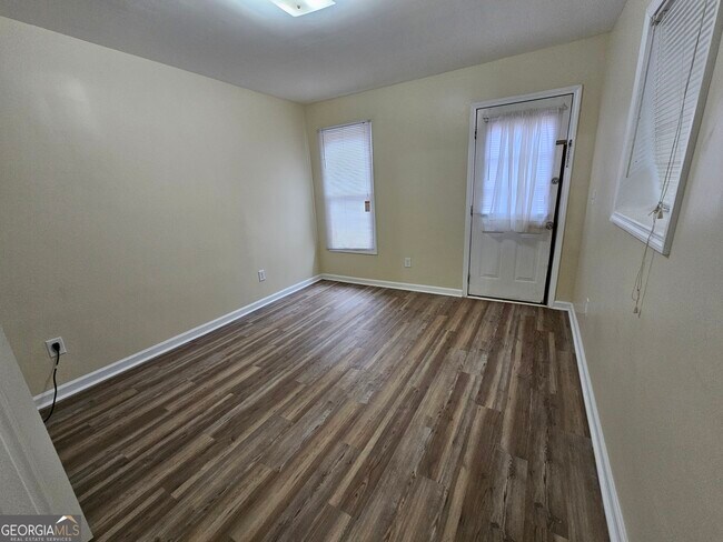 Building Photo - 2596 Woodland Dr NW