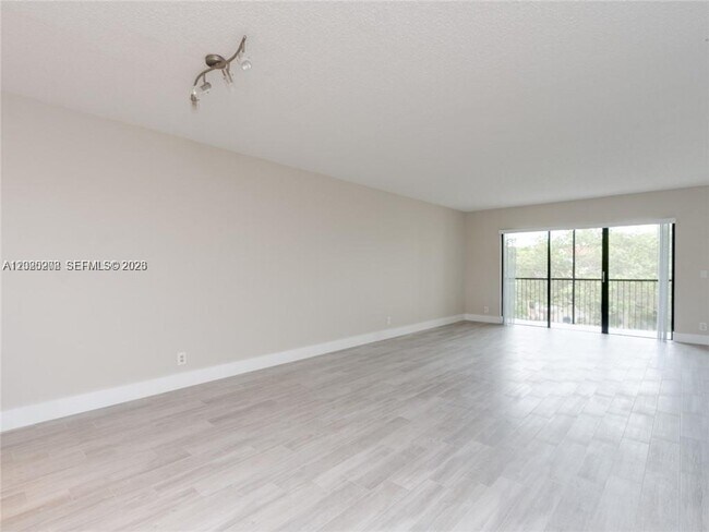 Building Photo - 436 Lakeview Dr
