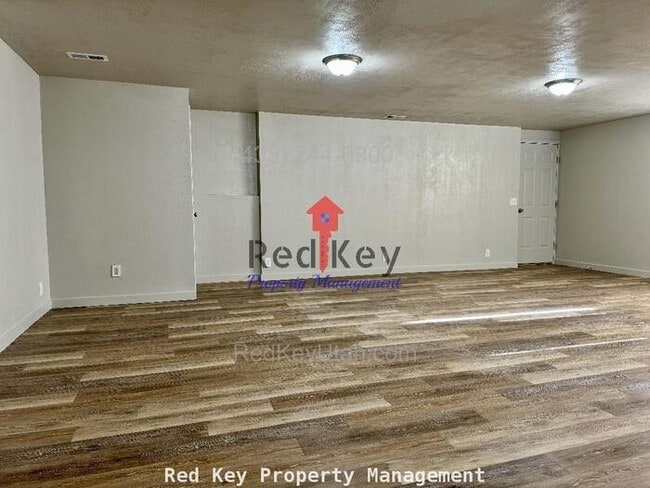 Building Photo - Hunter Way. Unit B