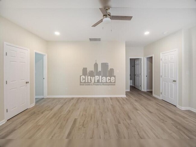 Building Photo - 614 Parkway Ave